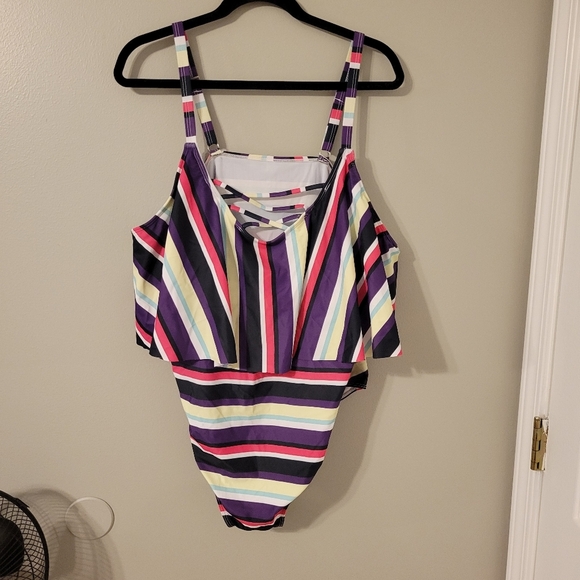 Rosegal Women's Plus Size Colorful Striped One Piece Swimsuit. Size 5X - Picture 3 of 6